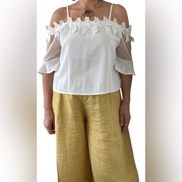 White summer top, lace sleeves, off shoulder, embroidered flowers Size L NWOT - Picture 2 of 11